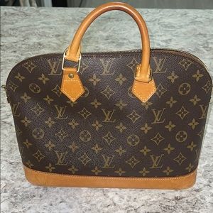 Used some damage smoke free home AUTHENTIC